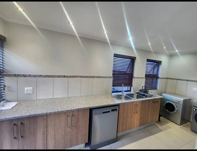 5 BEDROOM HOUSE FOR SALE IN ZAMBEZI COUNTRY ESTATE